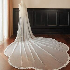 Elegant White Lace Bridal Veil